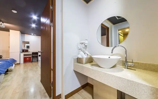 Oda (Triple Single 3 (3 people) Breakfast )