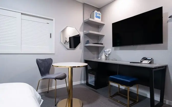 Oda (Premium Premium B (Netflix available))