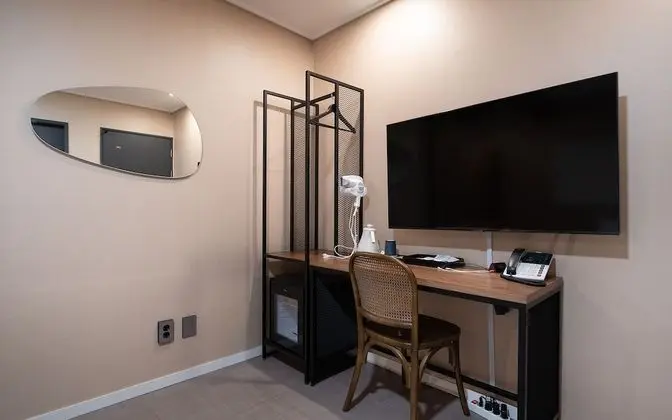 Oda (Premium Premium C (Netflix available))