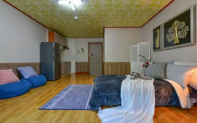 Oda (White (bedroom))
