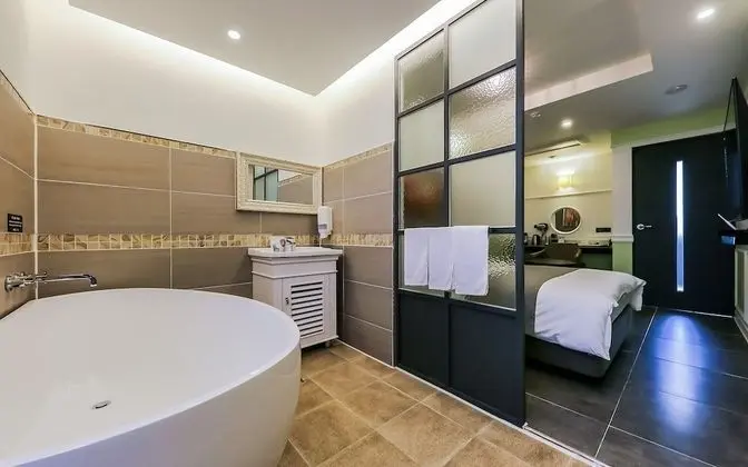 Oda (Deluxe (Netflix available))