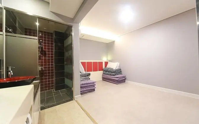 Oda (Korean room (55" UHDTV Netflix Y)