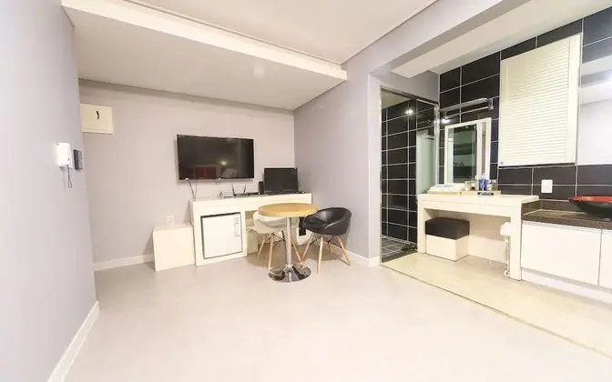 Oda (Korean room (55" UHDTV Netflix Y)