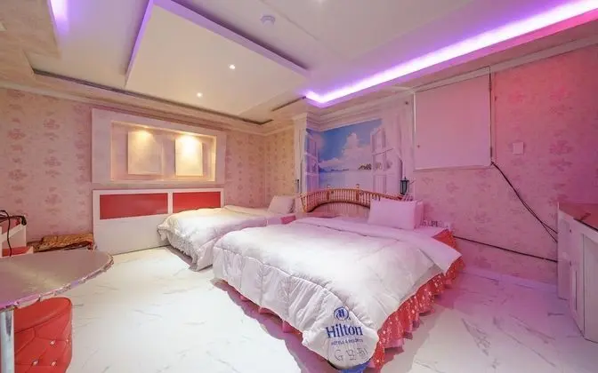 Oda (Deluxe rooms (65 inches TV Netflix Av)