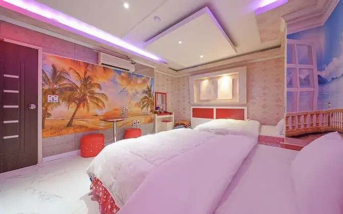 Oda (Deluxe rooms (65 inches TV Netflix Av)