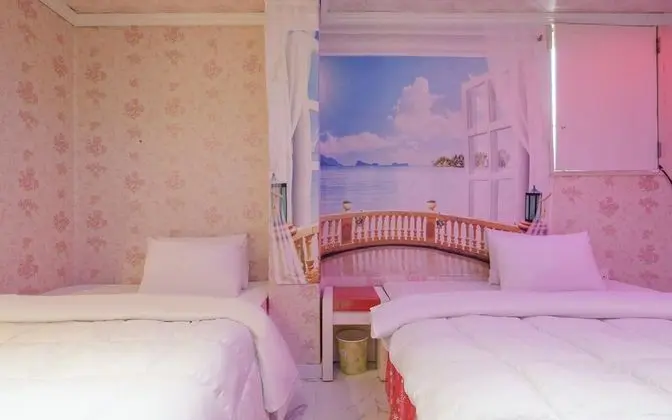 Oda (Deluxe rooms (65 inches TV Netflix Av)