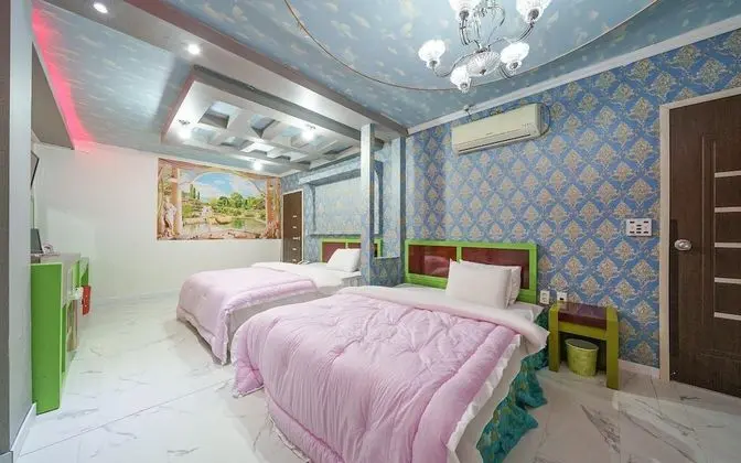 Oda (VIP (65 inches TV Netflix Available Y)