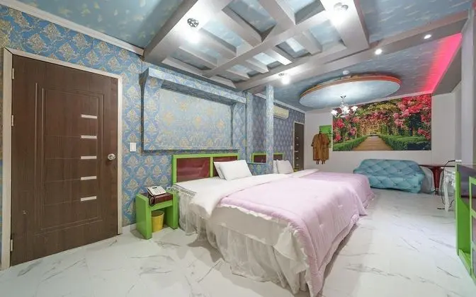 Oda (VIP (65 inches TV Netflix Available Y)