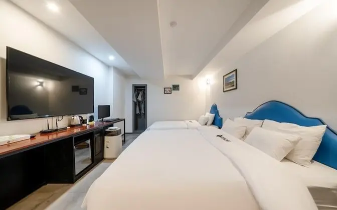 Oda (TWIN (2bed bathtub Netflix Movie Net )