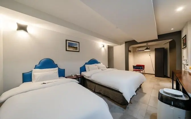 Oda (TWIN (2bed bathtub Netflix Movie Net )