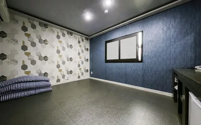 Oda (Ondol Room (Netflix available))