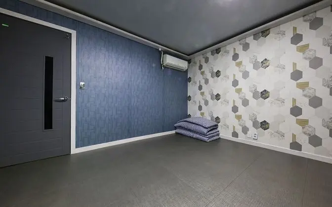 Oda (Ondol Room (Netflix available))