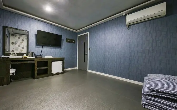 Oda (Ondol Room (Netflix available))