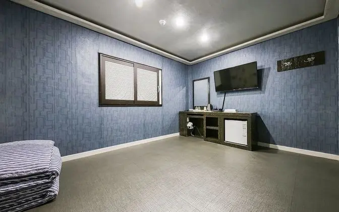 Oda (Ondol Room (Netflix available))