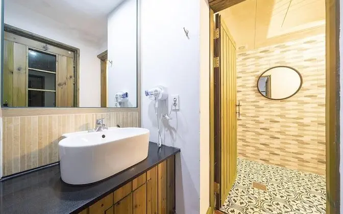 Oda (Standard (65""Smart TV Netf)