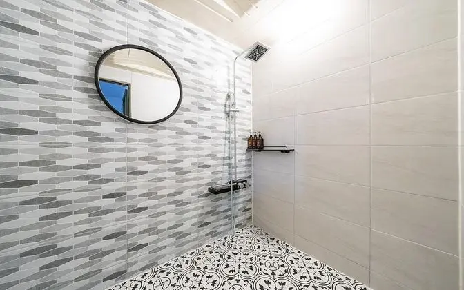 Oda (Standard (65""Smart TV Netf)