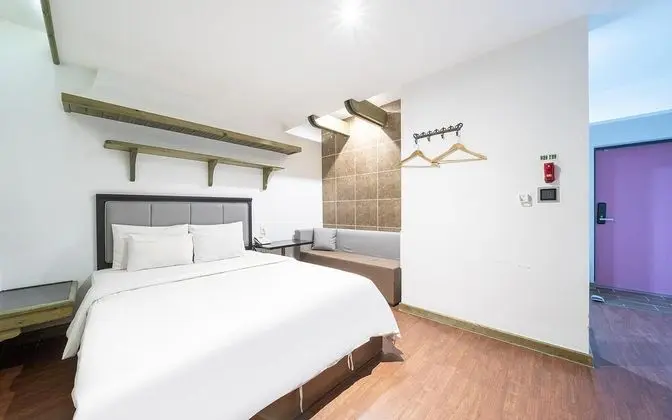 Oda (Standard (65""Smart TV Netf)