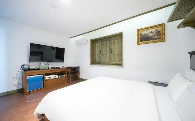 Oda (Standard (65""Smart TV Netf)