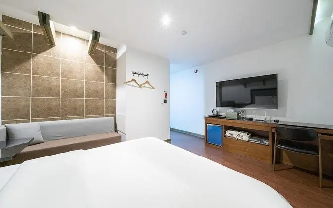 Oda (Standard (65""Smart TV Netf)