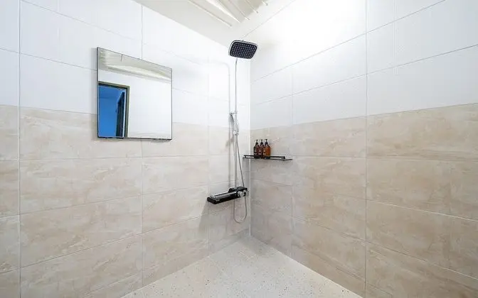 Oda (Standard (65""Smart TV Netf)