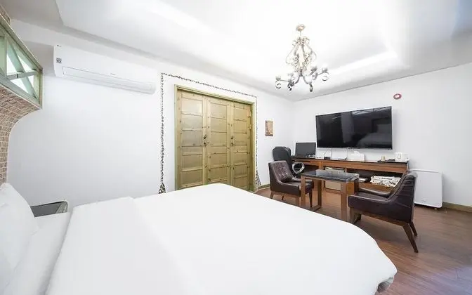 Oda (Superior (air purifier 65"")