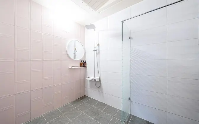 Oda (Superior (air purifier 65"")