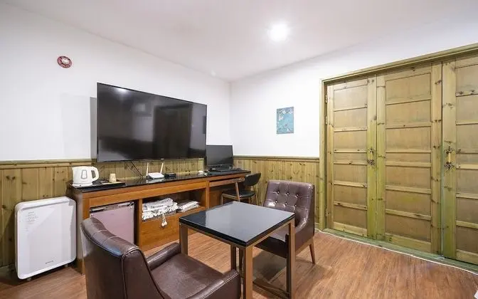 Oda (Superior (air purifier 65"")