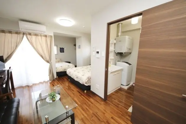 Üç Kişilik Oda, Sigara İçilmez