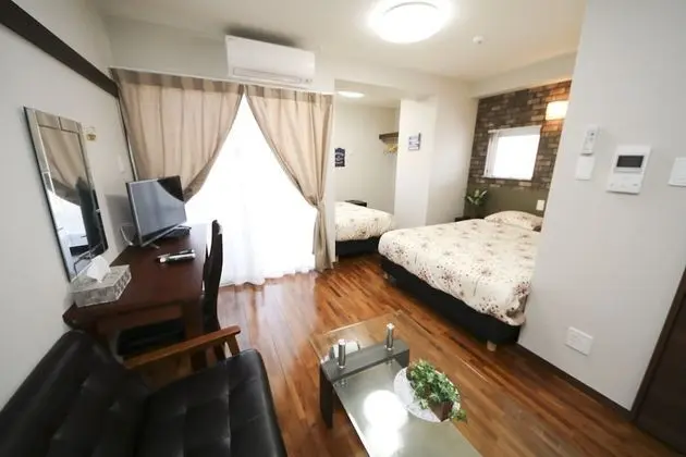 Üç Kişilik Oda, Sigara İçilmez