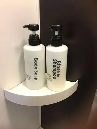 Üç Kişilik Oda, Sigara İçilmez