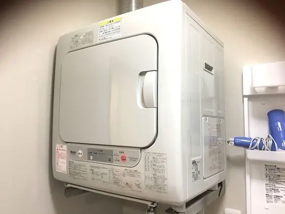 Üç Kişilik Oda, Sigara İçilmez