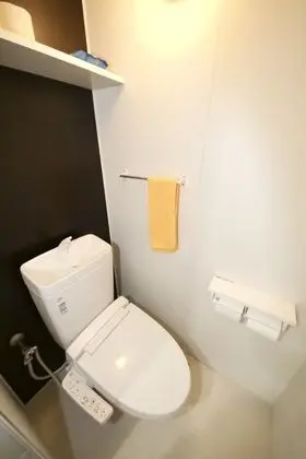 Üç Kişilik Oda, Sigara İçilmez