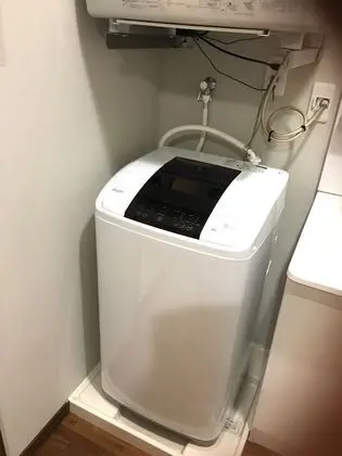 Üç Kişilik Oda, Sigara İçilmez