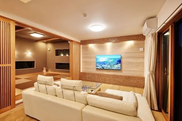 Deluxe Villa (for 8 Guests)