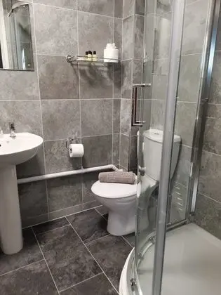 İki Ayrı Yataklı Oda, Banyolu/Duşlu