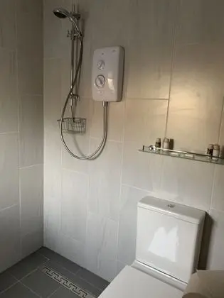 İki Ayrı Yataklı Oda, Banyolu/Duşlu