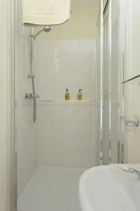 Standard Tek Büyük Yataklı Oda (Carrington)
