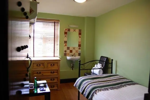 Basic Tek Kişilik Oda (Shared Bathroom)