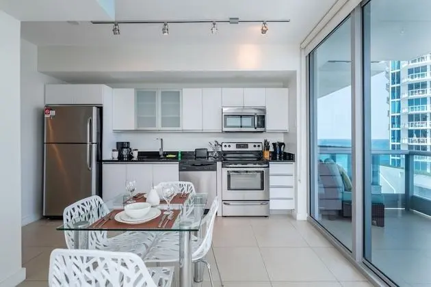 Odada yemek servisi