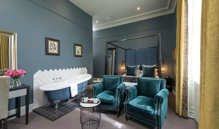 Luxury, Bir Çift Kişilik Yataklı