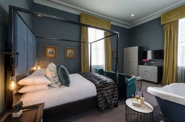 Luxury, Bir Çift Kişilik Yataklı