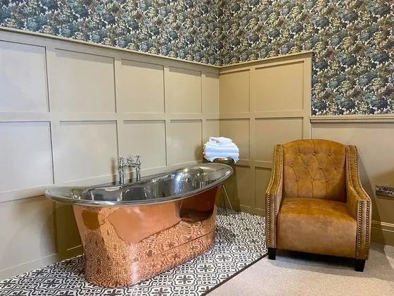 Luxury, Bir Çift Kişilik Yataklı