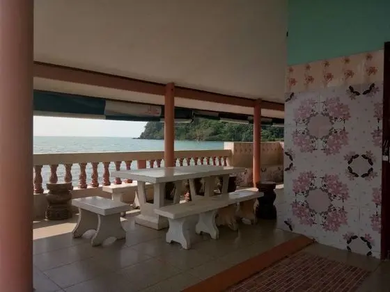 Ocean Front Family Room