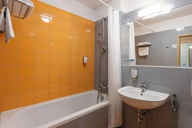 Basic Tek Büyük Yataklı Oda