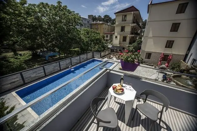 Üç Kişilik Oda