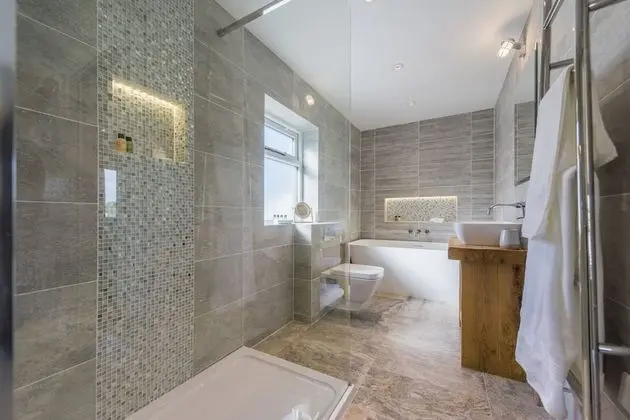 Luxury Ev, Banyolu/Duşlu (Chyreen)