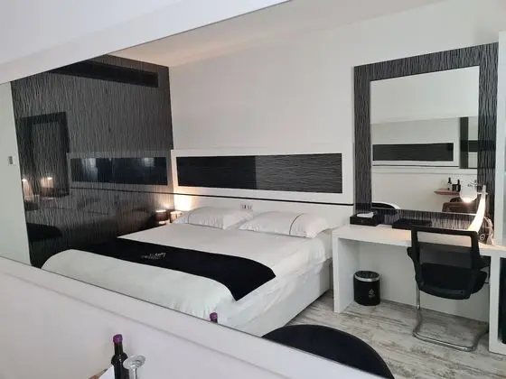 Standard Tek Büyük Yataklı Oda (Inland View, No Balcony)