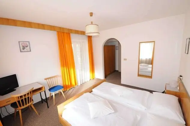 Classic Tek Büyük Yataklı Oda