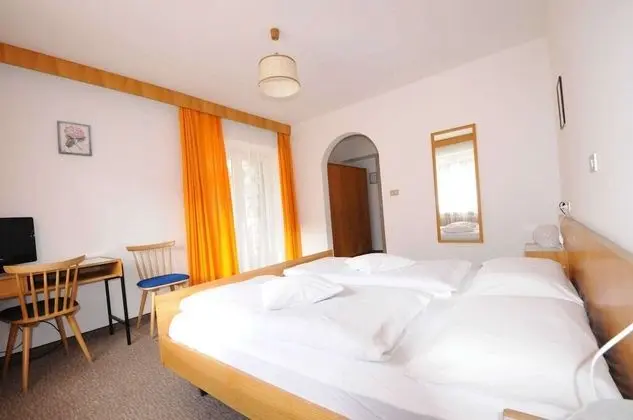 Classic Tek Büyük Yataklı Oda