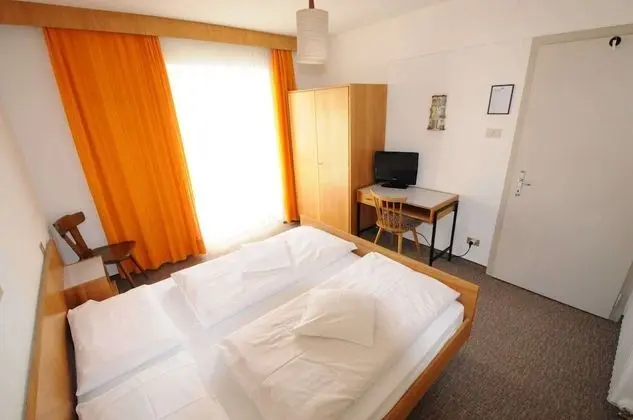 Classic Tek Büyük Yataklı Oda